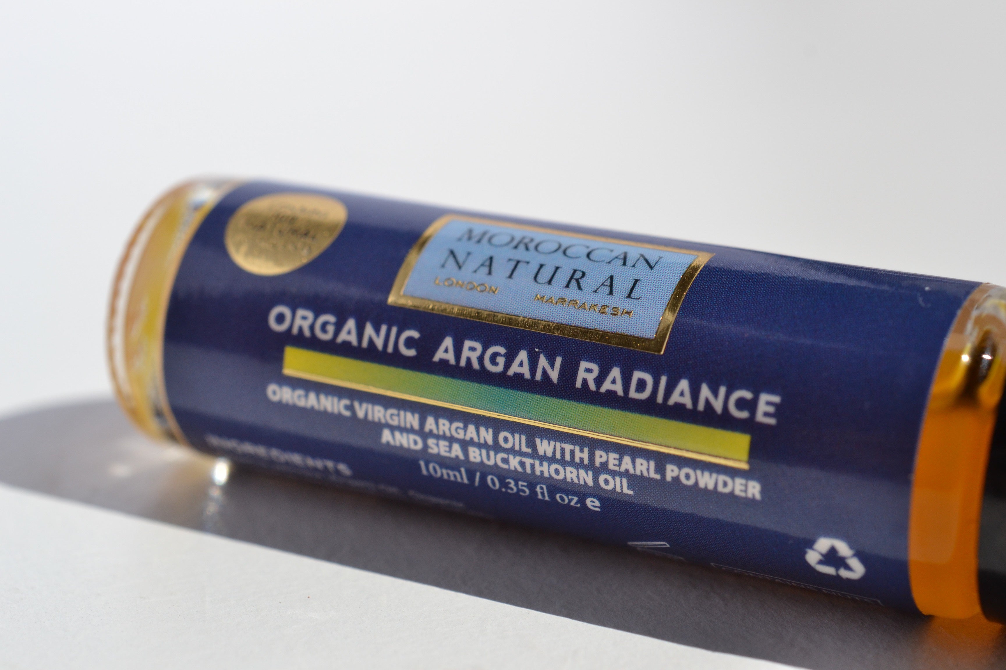 Manatude Organic Argan Radiance Rollerball Olie 10 ml onderweg