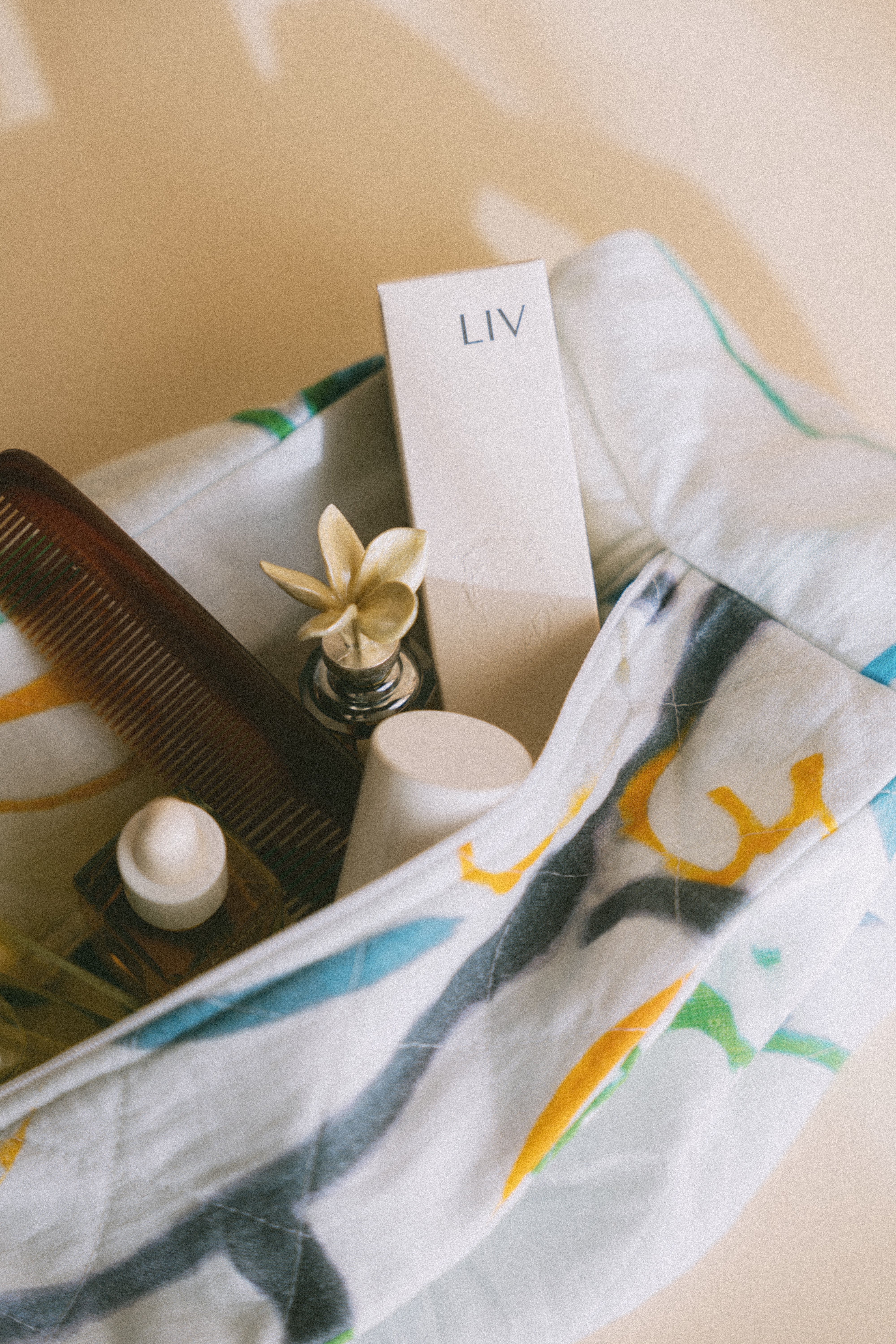 LIV Botanics THE BEAUTY BAG toilettas Birds of Paradise